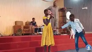 GUES HUYU NI MWANAFUNZI WA KANISA GANI.......
