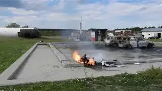 L&ouml;schversuch einer E-Auto Batterie f&uuml;hrt zu Explosion