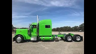 2019 Peterbilt 389 300&rdquo; double bunk