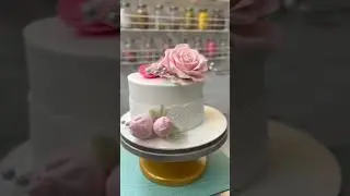 Decorate with me! Making a floral cake inspired by the bride&rsquo;s bouquet.