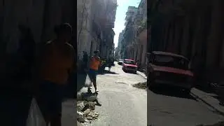 CUBA - Como &eacute; caminhar no centro de Havana? / CUBA - How is a walk thru Havana city center?