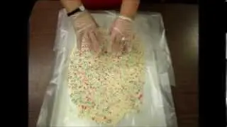 How To Make Peppermint Crunch / Peppermint Bark | Delicious Creations