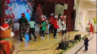 Achieve Music students at Lake Stevens Elementary perform Feliz Navidad