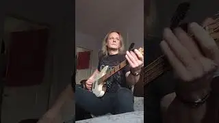 For Veronica's Sake (Alice Cooper cover) bass part