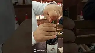 Opening Ch&acirc;teau Musar 1995 using Cork Puller