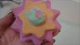 LUSH Cosmetics FLOATING FLOWER Bath Bomb DEMO + Underwater View Valentine's Day 2015