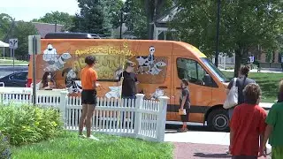 &lsquo;Diary of a Wimpy Kid&rsquo; author visits South Hadley bookstore