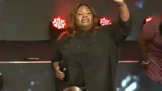 Tasha Cobbs Leonard sings This is a Move & Break Every Chainvia torchbrowser com