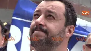 Pontida, Salvini si commuove insieme alla mamma dello scomparso Gianluca Buonanno