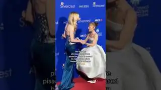 The way the photographers reaction as a lady passed when Ariana Grande kissed Nicole Kidman's hand😭