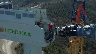 Energ&iacute;a e&oacute;lica: montaje de un aerogenerador en el parque e&oacute;lico El Puntal (M&aacute;laga)