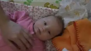 Василиса спит на маме Ульяне 11022012