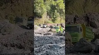 Batu-batu besar Merapi Terseret Banjir Lahar Kali Boyong#Shorts
