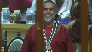 Bigg Boss 10: Om Swami caught STEALING! | TV Prime Time