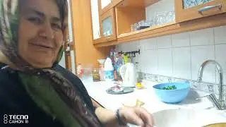 Ispanakli de börek 🌯 yaptım bol 🍋🍋🍋🍋 lu börek 🌯 çay turşu hep beraber Güzel oldu