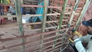 Olha como tá ficando a parede de pau a pique!
