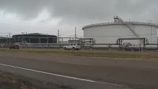 1 dead, 1 injured after crane overturns at Wood River Phillips 66 refinery