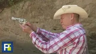 Armado hasta los dientes, alcalde de El Salvador mantiene a los pandilleros lejos de sus vecinos