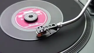 Fly, Robin, Fly - 70ies Disco Hit played from 7inch Vinyl Record