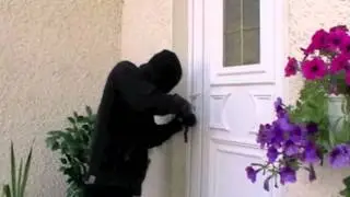 Cambriolage à coups de bazooka !! INCROYABLE