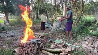 A rice barn is being built near the house to store the rice that is about to be harvested