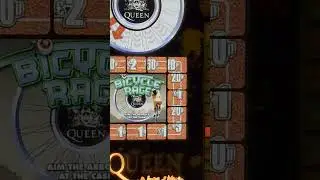 QUEEN IT'S A KIND OF MAGIC FRUIT MACHINE. RED FEATURE BICYCLE RACE SHOWN. #fruitmachine