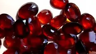 BEST QUALITY NATURAL AFRICAN GOMED ( GARNET)LOT SIZE 299 CARET AVG SIZE 4 TO 6 CARET . FULL LOT PRIC