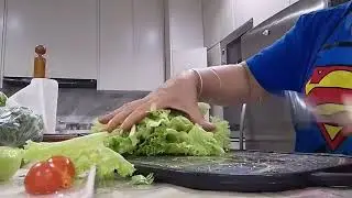 How to make quick and easy Arabic salad 