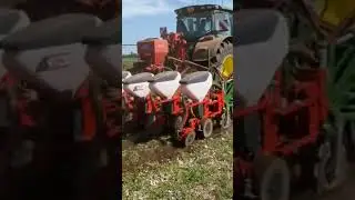 Strip Till con semina mais in contemporanea. 🌽🌽 #striptillfarm