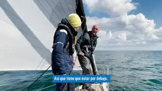 X Academy x North Sails Enrollando un código cero