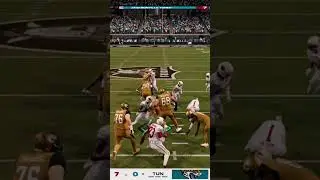 Deion Sanders bounces off tackles💪