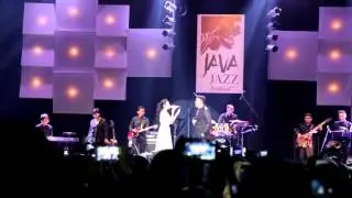 TULUS feat. Rasia - Tuan Nona Kesepian Java Jazz Festival 2014