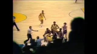 Rick Barry vs Ricky Sobers fight NBA 1976 wcf game 7