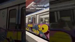 Paris Metro line 7 closing doors at Palais Royal Musee du Louvre station  #metrotrain #paris #trains