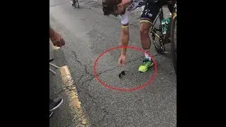 Peter Sagan picks up fan's glasses | TDF2018