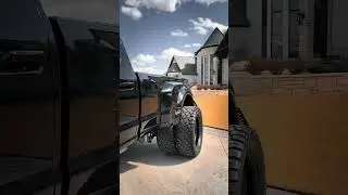 As the tune sounded, the pickup truck appeared #PickupModification #Pickup  #sportscar #offroad