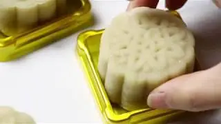 Earl Grey Lavender White Chocolate Truffle Snowskin Mooncakes Recipe Video | Bakestarters