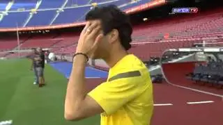 Entrenamiento del Barcelona en el cesped nuevo del Camp Nou.wmv