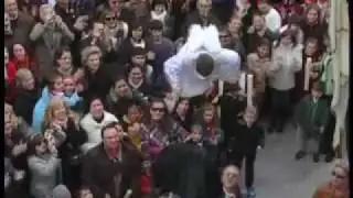 Un niño de 5 años quita el velo a la Virgen en la Bajada del Ángel de Aranda de Duero