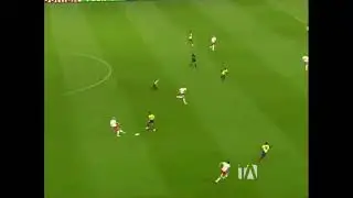 Mariusz Jop  - the art of line breaking passes