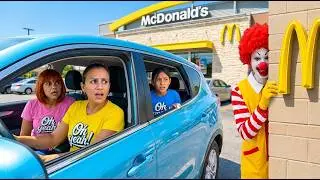 O PALHA&Ccedil;O MALVAD&Atilde;O NOS SEGUIU AT&Eacute; O McDonald&rsquo;s!  🤡🚗🍔