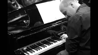 Walking Bass for Piano.  Beginner Jazz.