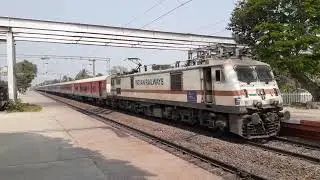 22891 Howrah - Ranchi Intercity SF Express (via Tatanagar) shyly crossing Abada Station