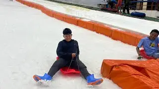 Part 3 : Sipemberani yang mau seluncur sendiri