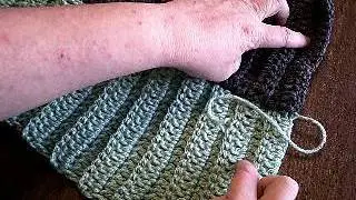 Crochet Color Block Twisted Cowl Part 2