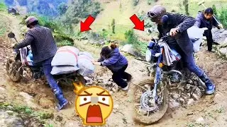 A highly skilled motorcycle driver transported 300 bags of fertilizer up a steep mountain road#funny