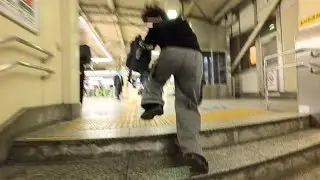 「殴られてます」エスカレーター逆走し逃げ、警察官にも虚をつき地元に帰る夜行バスに乗れなくなる疑いがある男　ドキュメンタリー　日本のリアル　注意喚起　気をつけてください