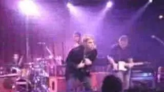 Taylor Hicks sings 