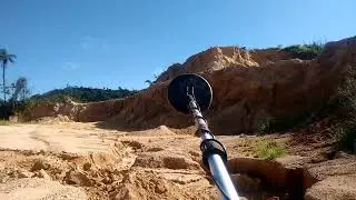 Encontrei um Veio de Quartzo onde a chuva causou Erosão..#detectordemetais