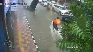 Kalkaji main market me hua hadsa...